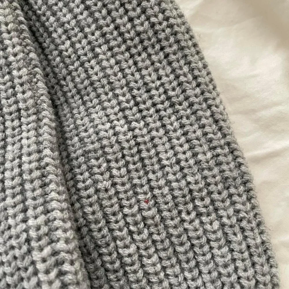 Chunky trendy grey sweater with cross-knit detail - Picture 4 of 5